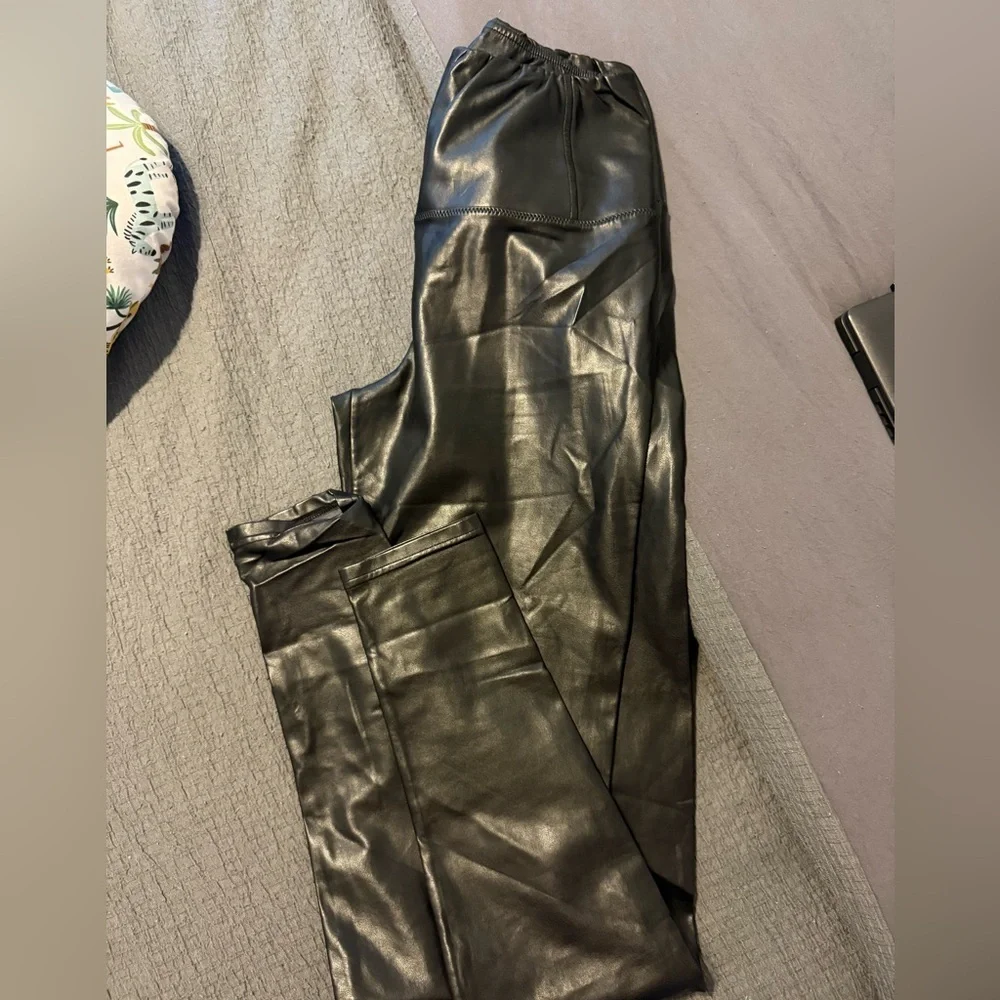 Wilfred Free black faux vegan leather Daria leggings size small